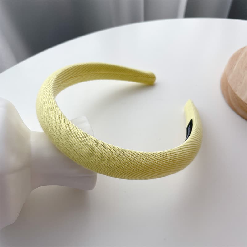 Diadema acolchada de satén